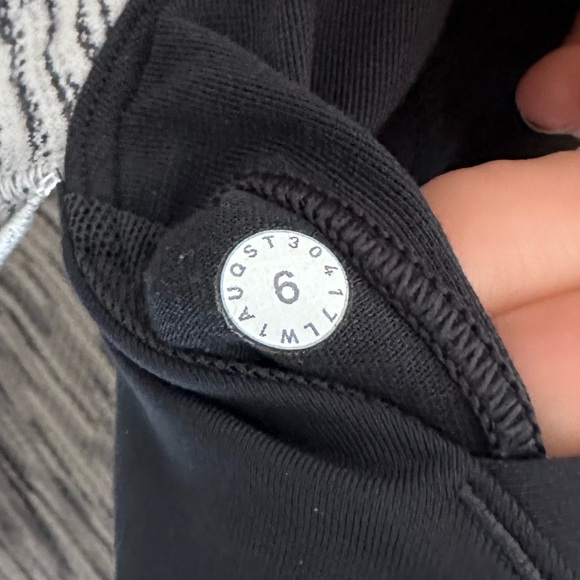 Lululemon Free To Be Serene Tank Tiger Space Dye Black White / Deep Coal size 6 - Picture 8 of 8